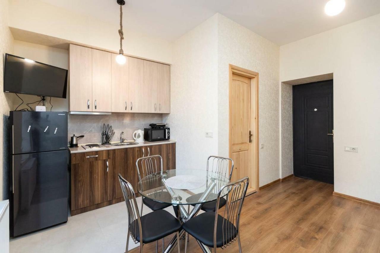 Wehost Stylish Apartment In Old Tbilisi ภายนอก รูปภาพ
