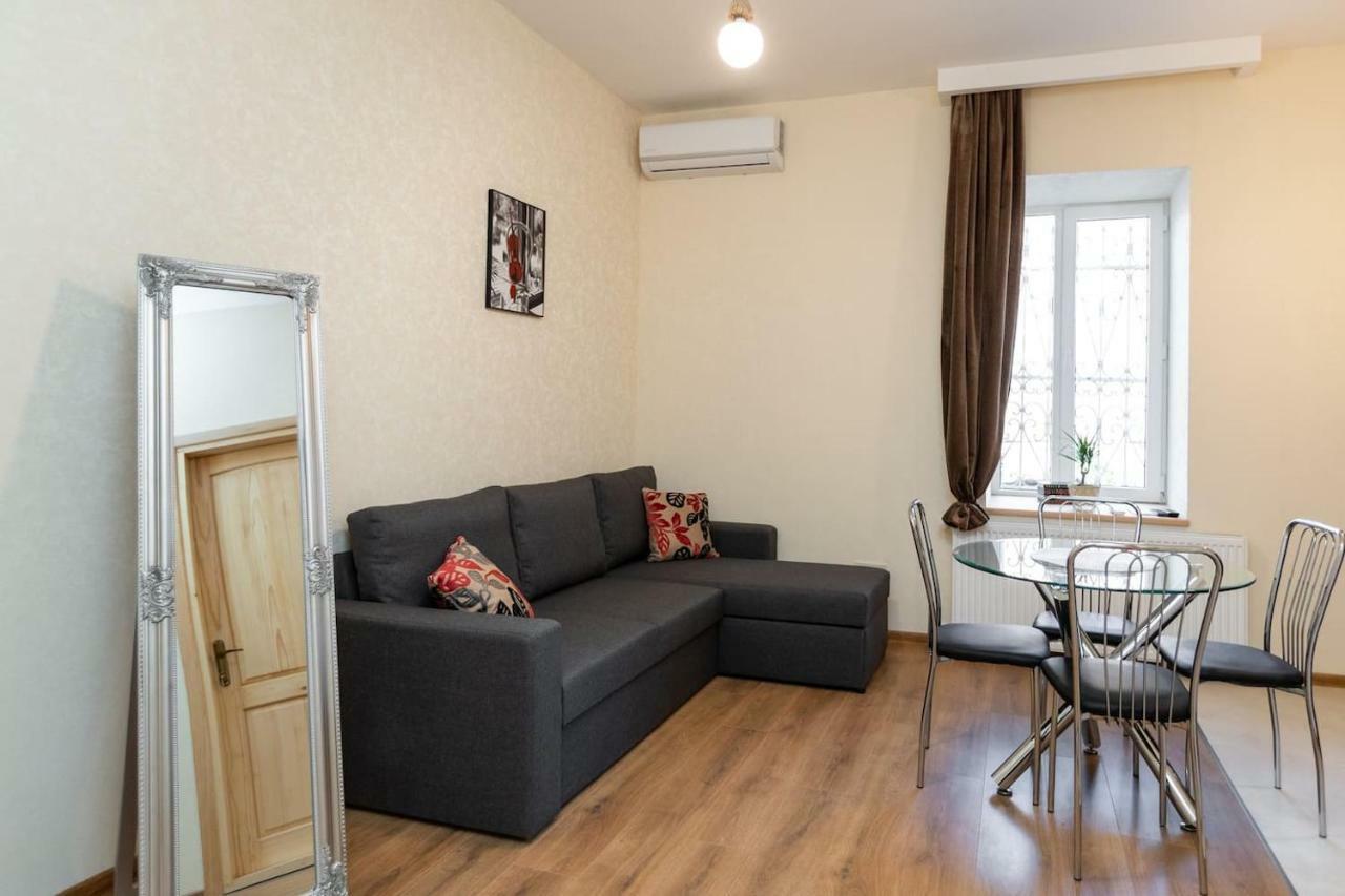 Wehost Stylish Apartment In Old Tbilisi ภายนอก รูปภาพ