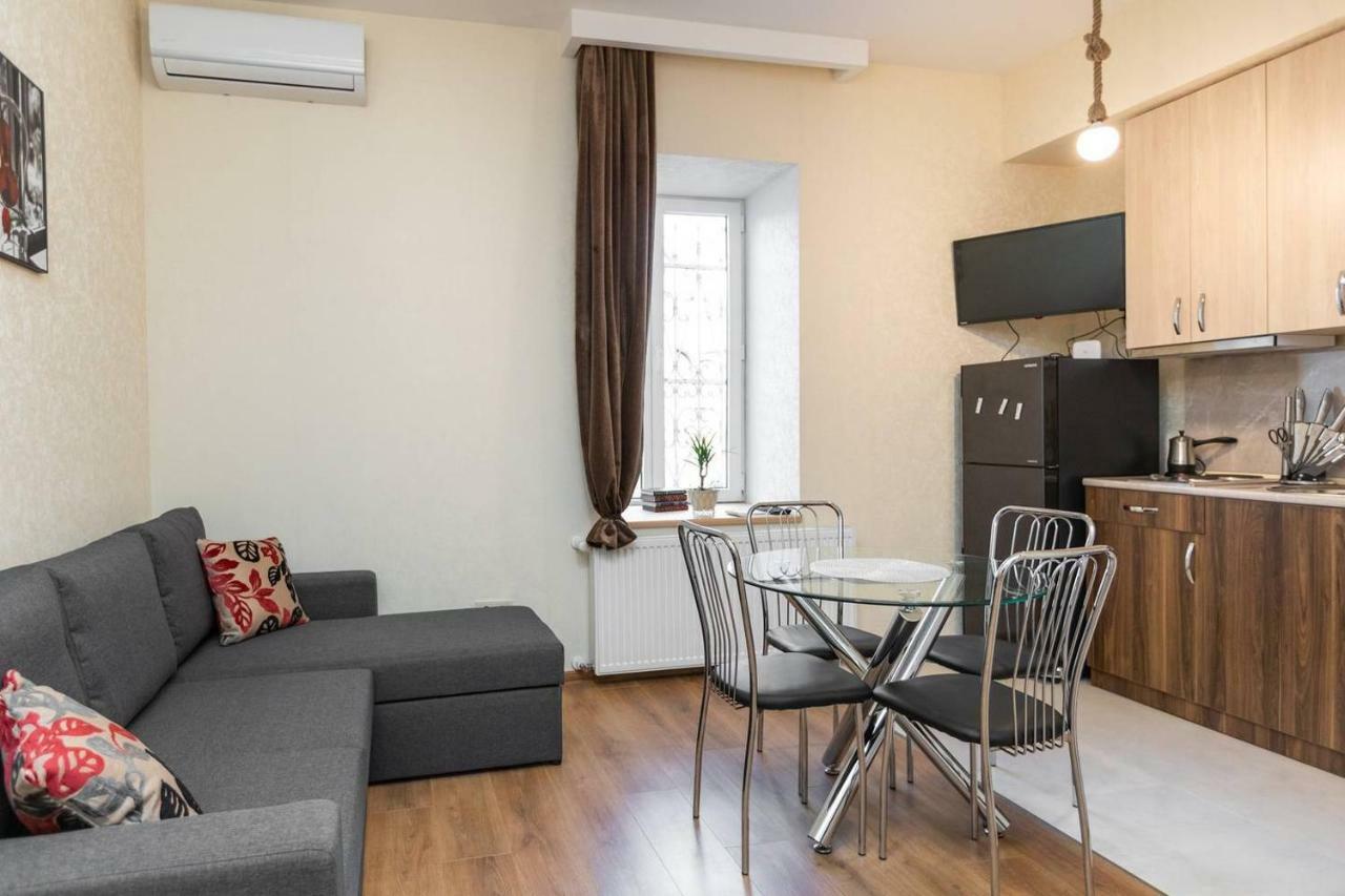 Wehost Stylish Apartment In Old Tbilisi ภายนอก รูปภาพ